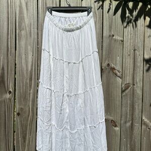Abercrombie & Finch Elegant White Maxi Skirt